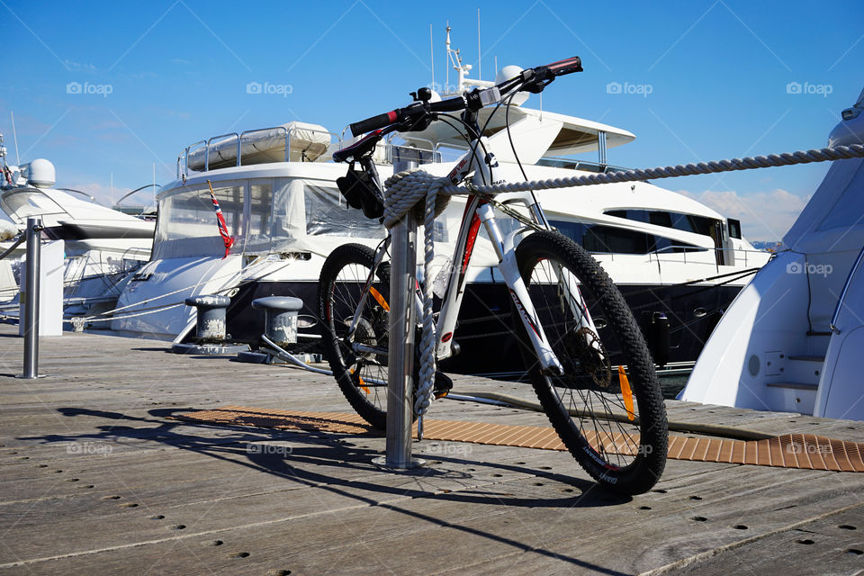 Bicycle on the pier 