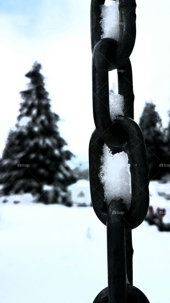chain on snow