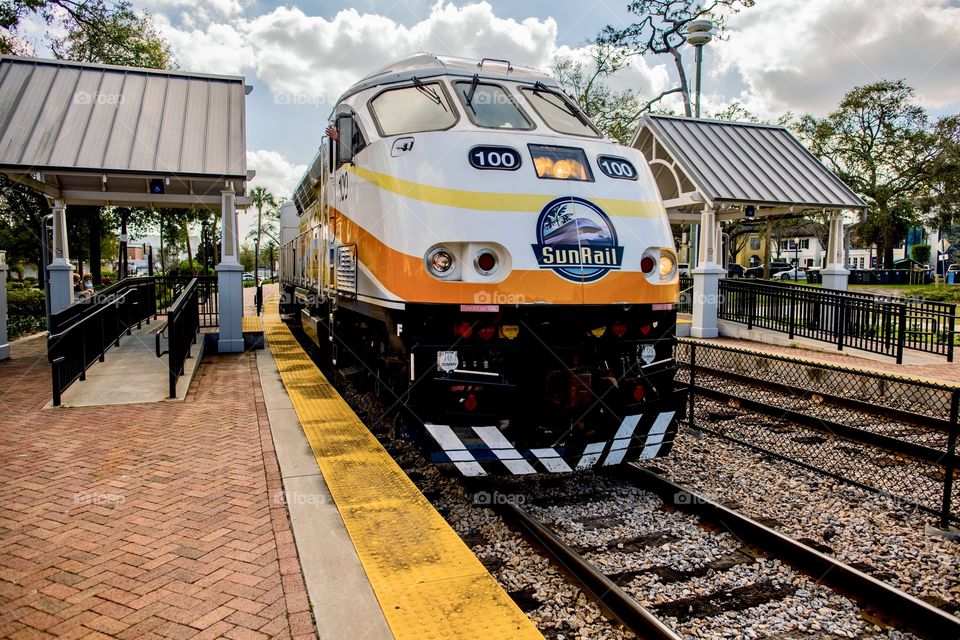 A northbound SunRail train rolls into the Winter Park Florida station.  Can you see the engineer’s hand waving at me?