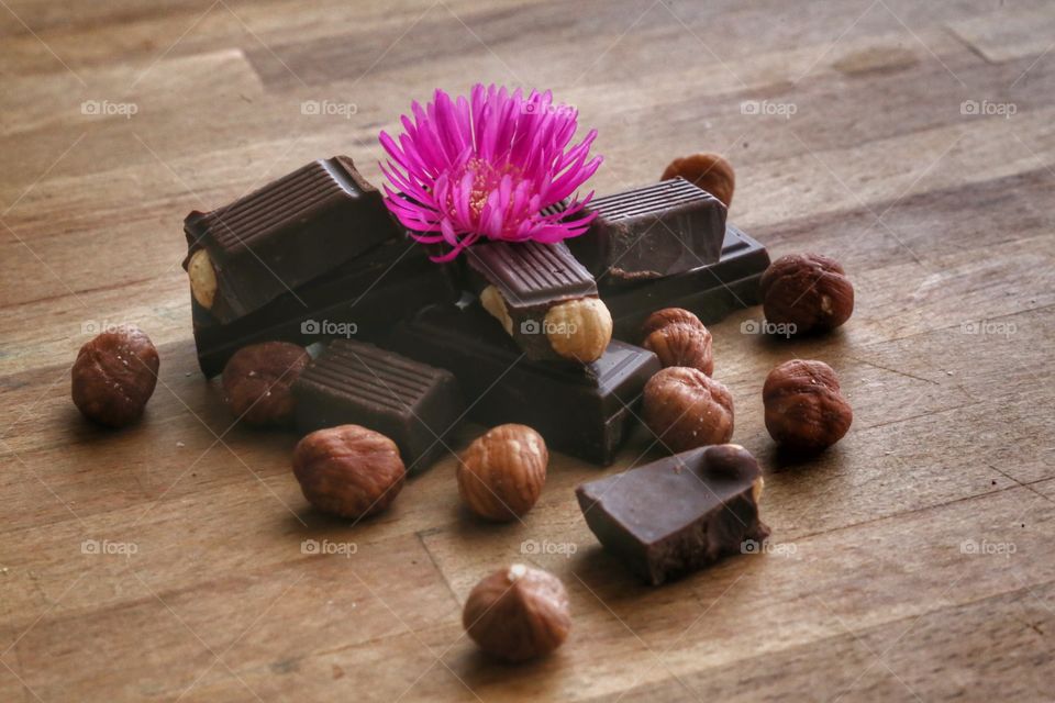 Dark chocolate and peanuts