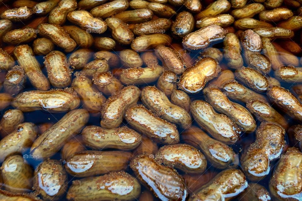 Boiled peanuts in the pot 