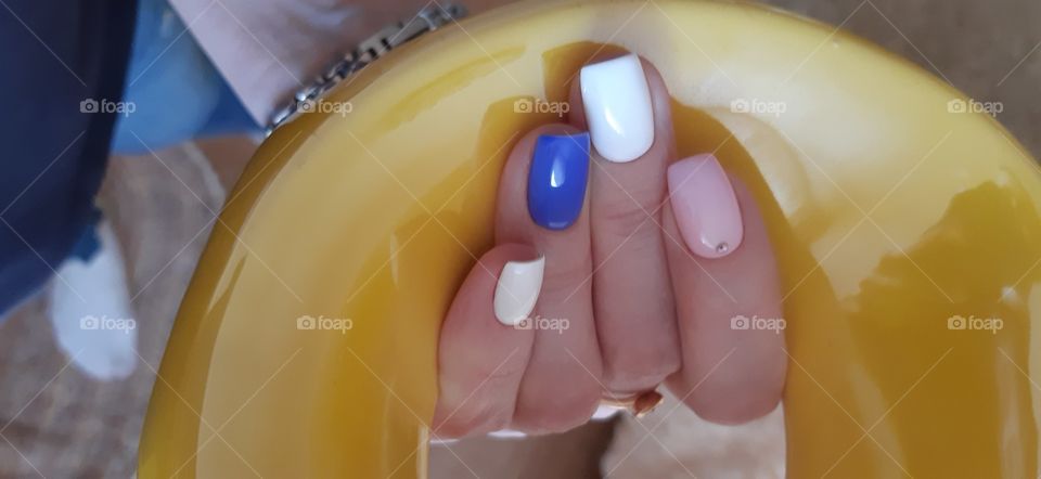 яркий и нежный маникюр