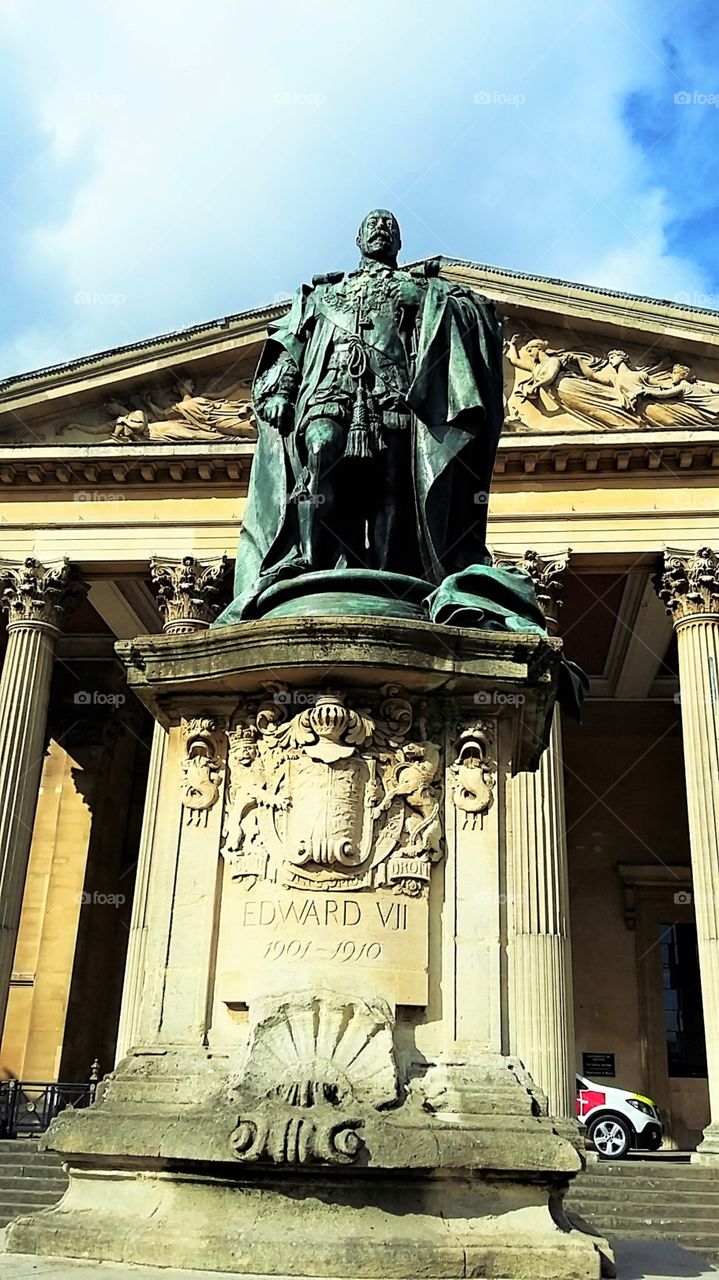 Edward VIII Statue
