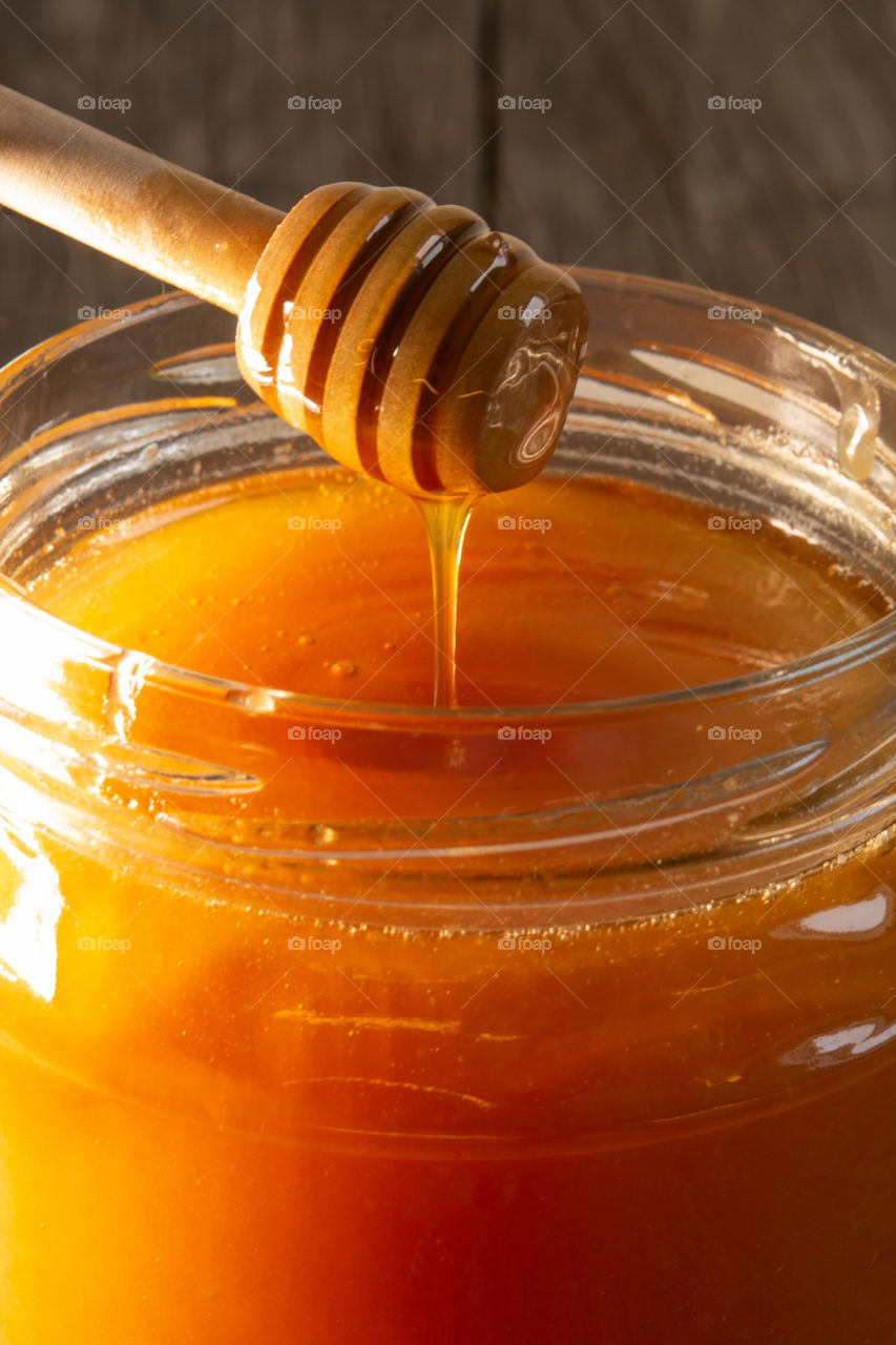 honey flowing in a glas