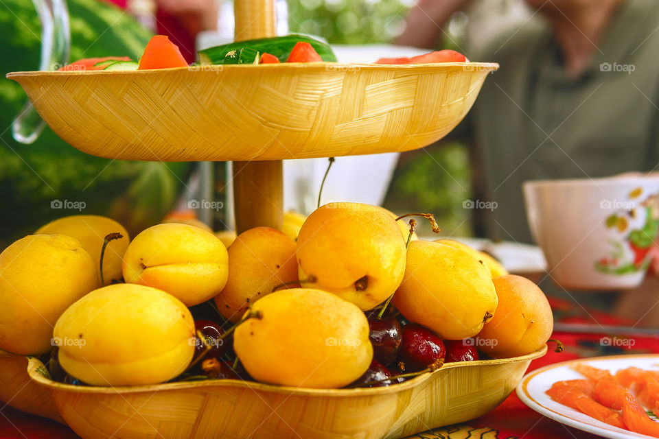 Fruits, apricots