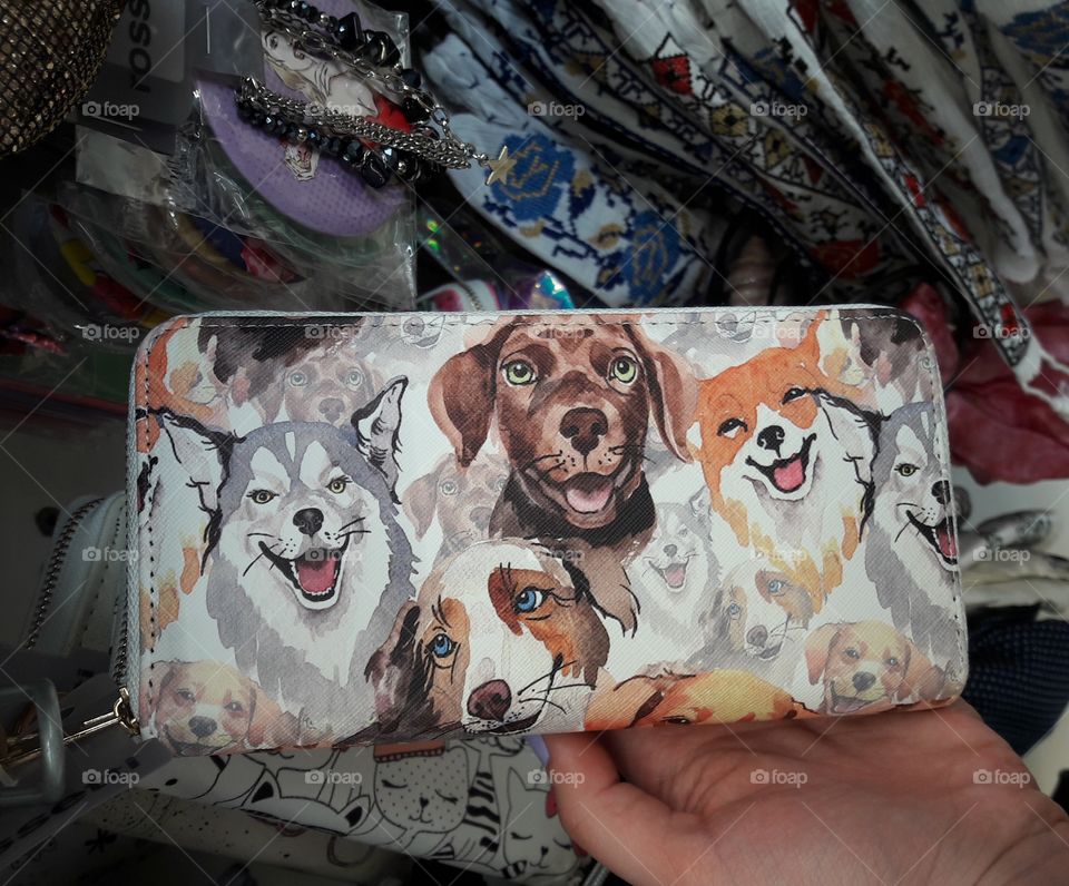 I saw this wallet in a supermarket a couple of months ago.I still think about it sometimes