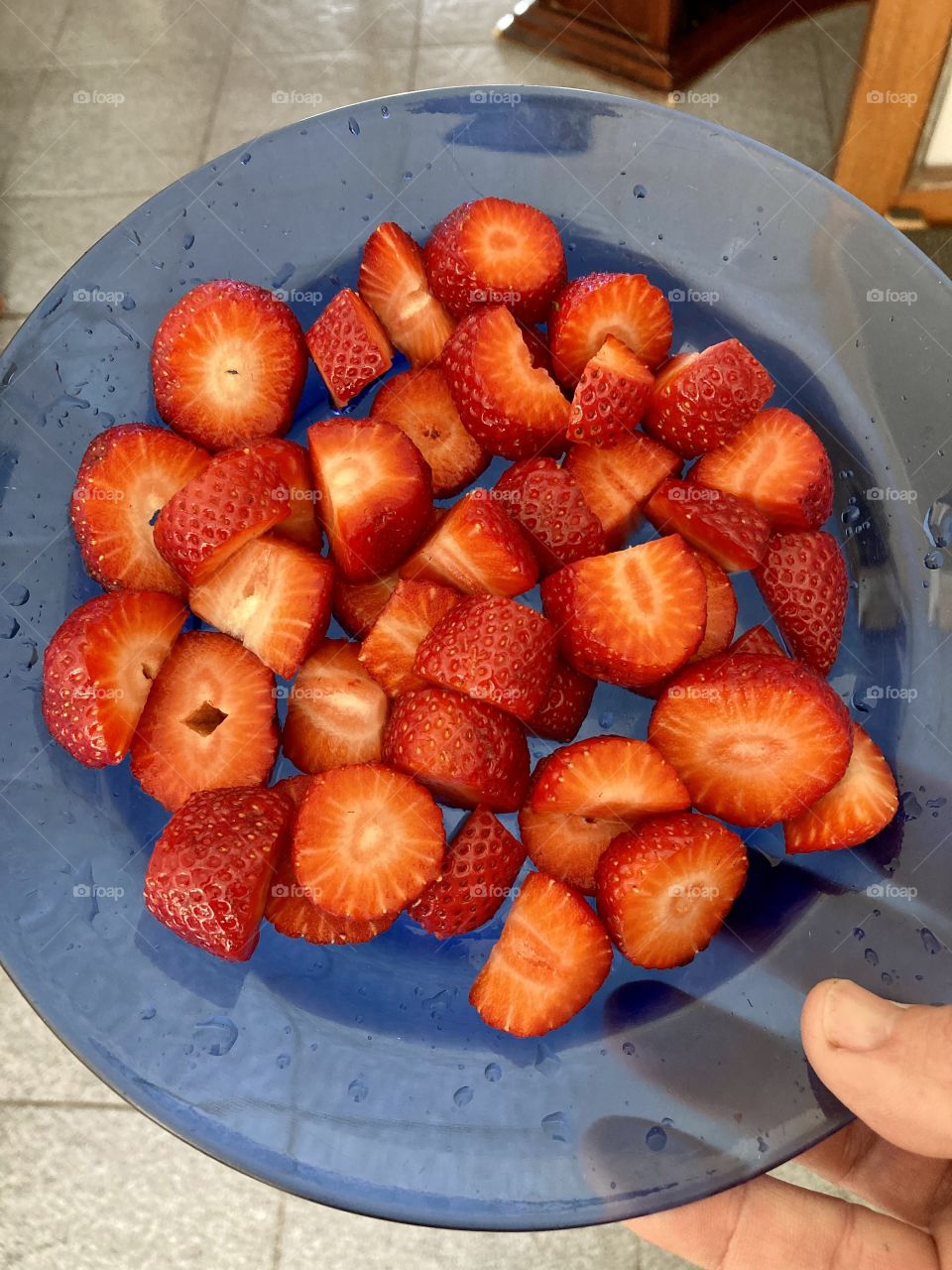 Delicious strawberries, bought in Jarinu and picked from the garden.  Delicious. / Morangos deliciosos, comprados em Jarinu e colhidos na horta. Deliciosos.