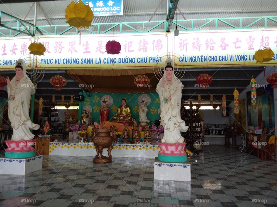 Tượng Phật Tổ và Tượng phật Bồ Tát.