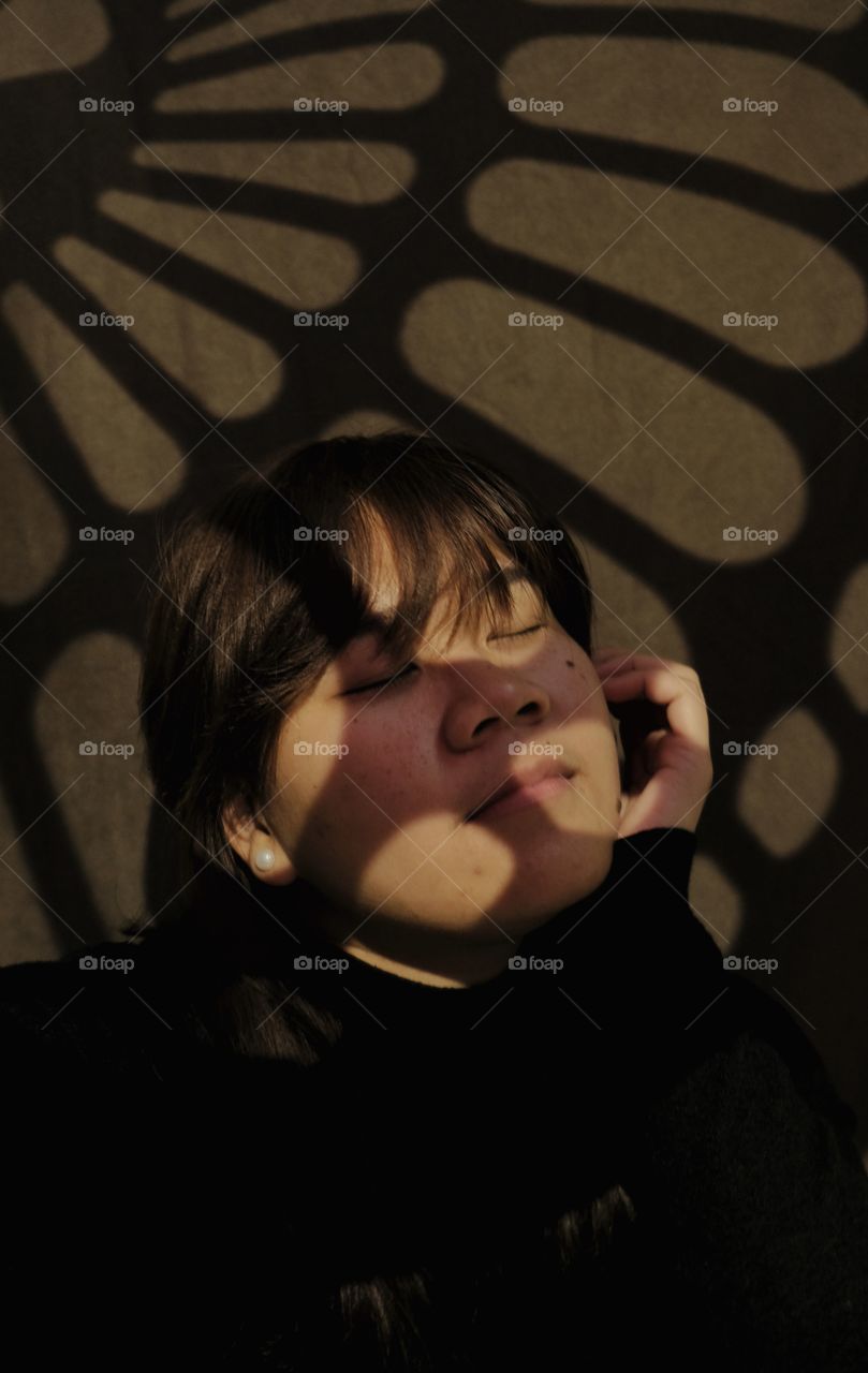 Those times when I' tried the trend of Shadow reflection for portrait. Yes! I tried it to myself.