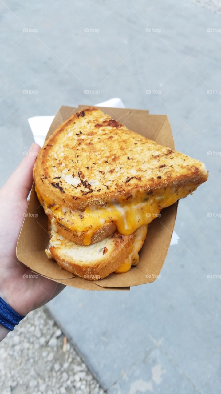 grilled cheese sandwich from food truck