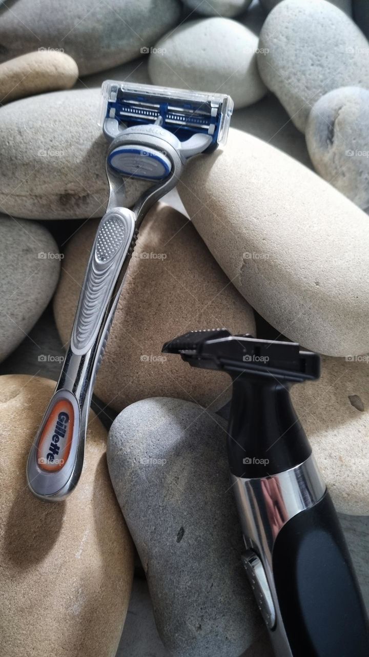 Beard clipper and razors