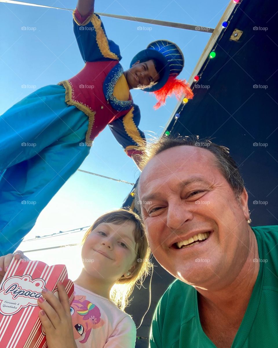 De dias atrás: eu e a minha Teteinha no Circo!

E o palhaço com a perna-de-pau?

Que dia bom…
