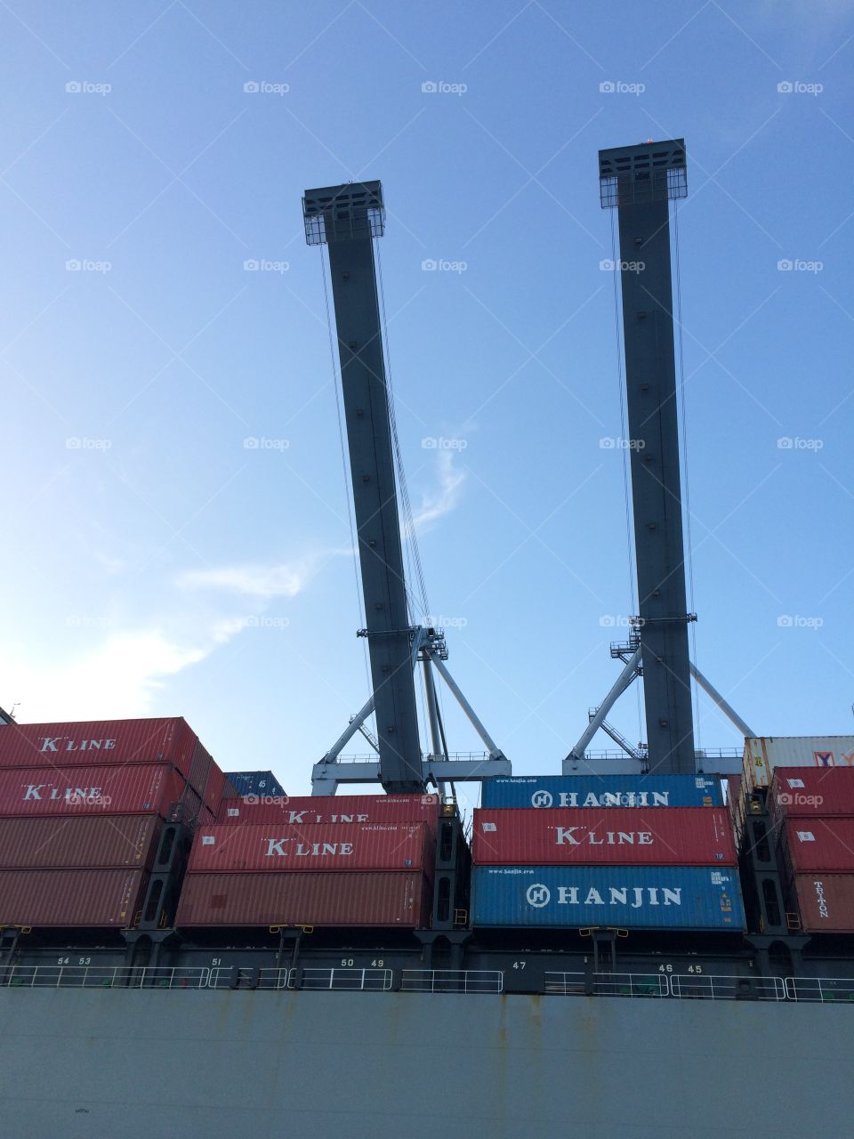 Port of Long Beach cranes and cargo 