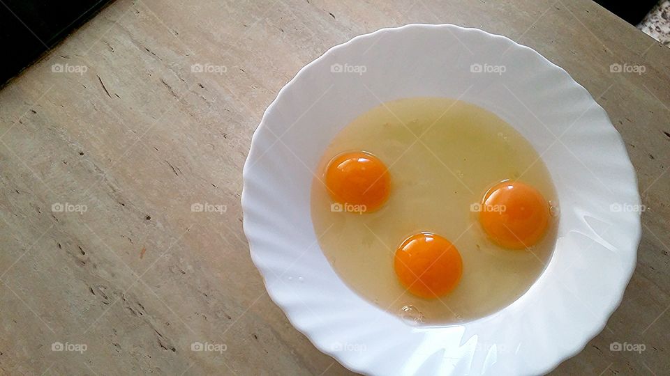 3 eggs 