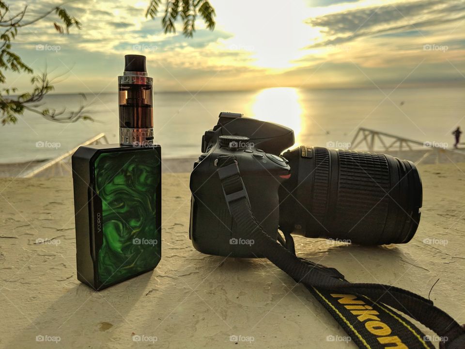 vape with camera on the sea beach