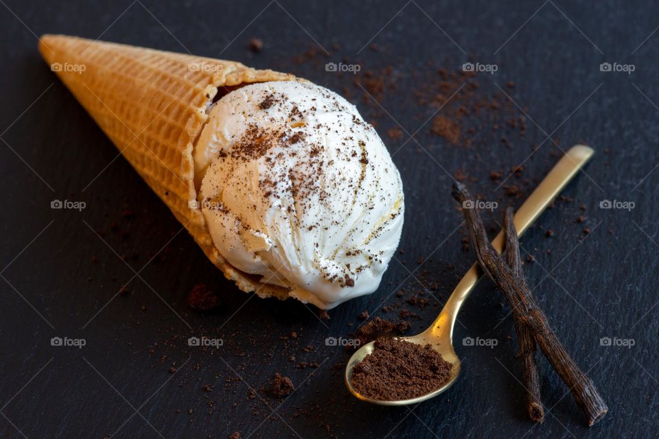 vanilla ice cream in waffle, vanilla beans