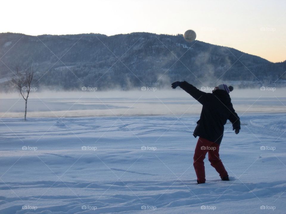 volleyball snow winter sport by knutigro