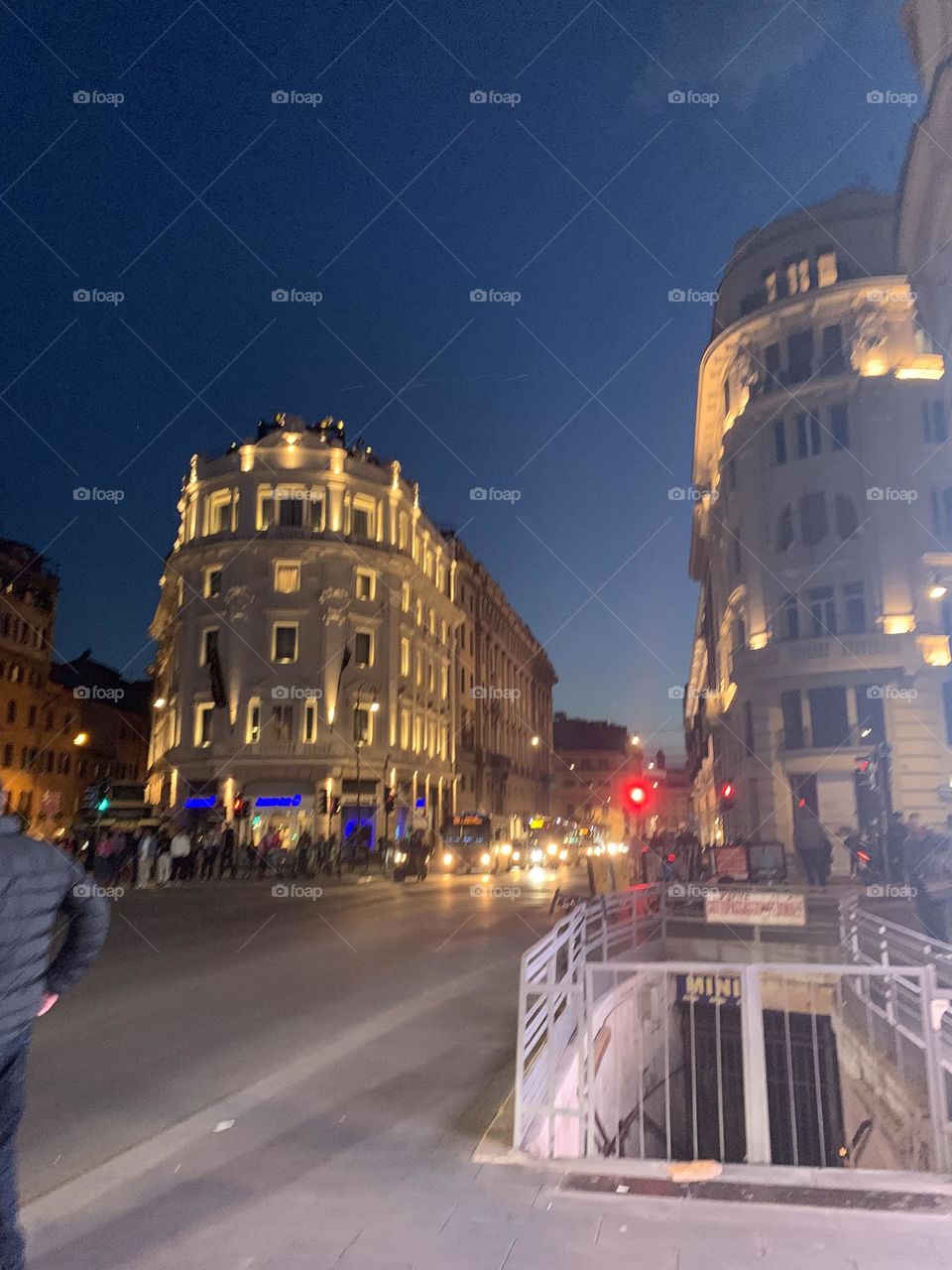 The night in Rome takes you to another world; eclectic, dreamy and poetic, when you would like them to never end.  