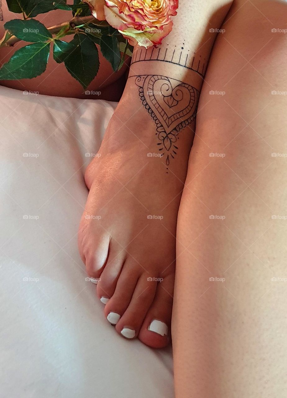 A little bit of footsie footsie 😉