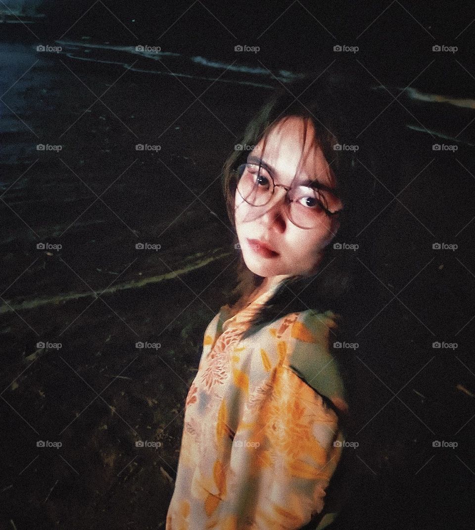 I like to walk on the beach at night.