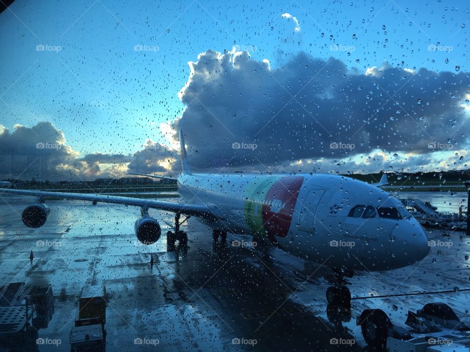 Airplane in the rain 