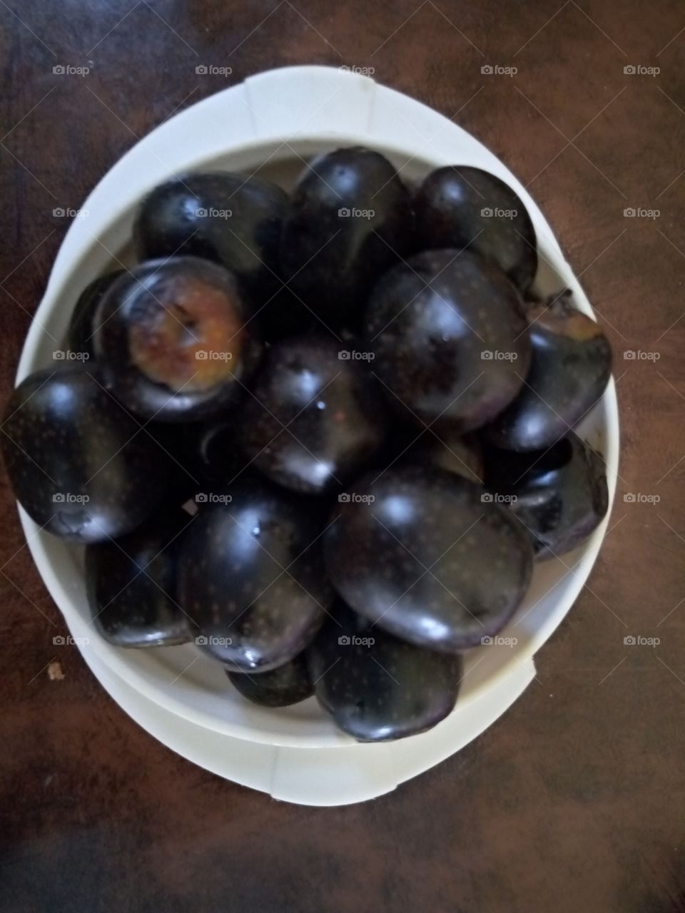 we called it, dinya or asiseh in our dialect. it is in the family of berries and it is sweet just that if eaten much stain the teeth.