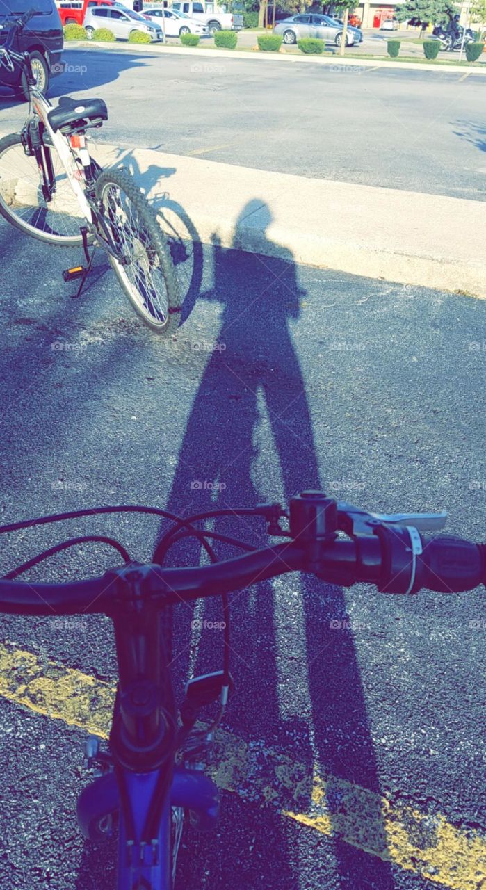 Shadowing behind the bikes 🚲