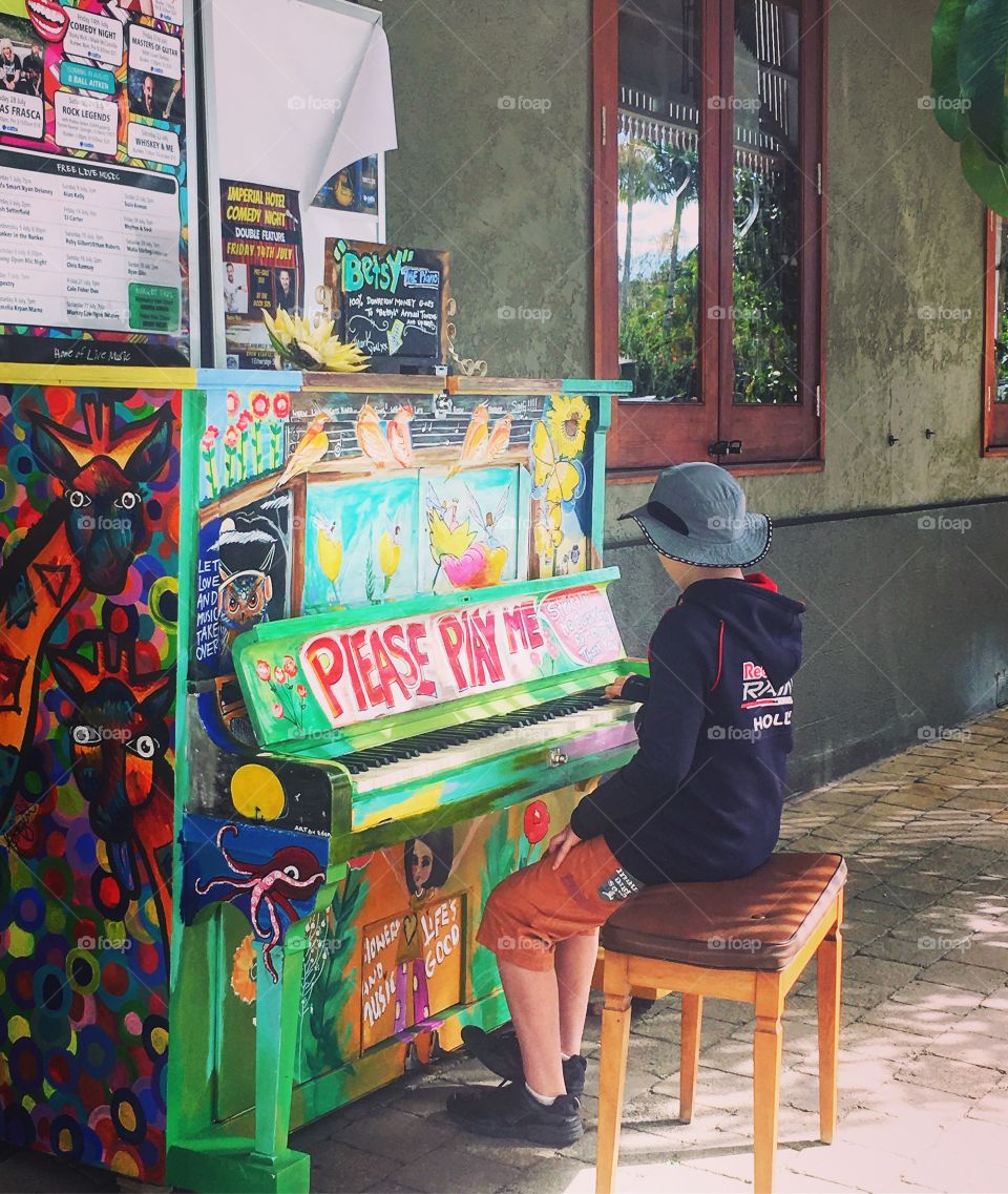 The piano player on the street 