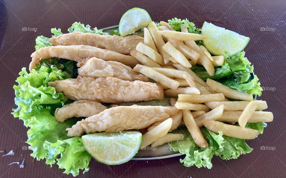 Faz tempo que eu não comia um peixe. E hoje, no intervalo das minhas aulas, vim saborear um delicioso linguado. 

Aqui se chama “Portal do Peixe”, ao lado da Represa de Mairiporã. Simples, mas gostoso. Preço razoável. 
