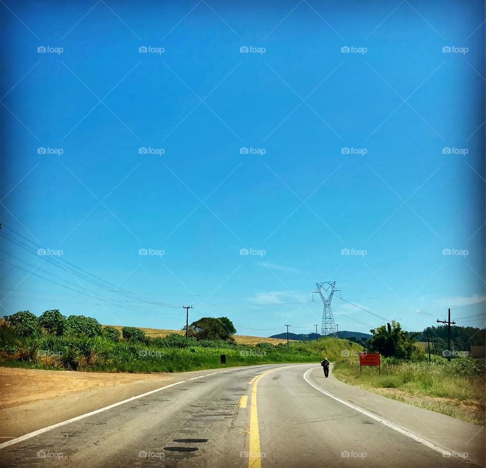 Totally clear skies from Bragança Paulista to Jundiaí!  This blue combined with the green… brings me peace… / Céu totalmente limpo de Bragança Paulista até Jundiaí! Esse azul combinado com o verde… me traz uma paz…