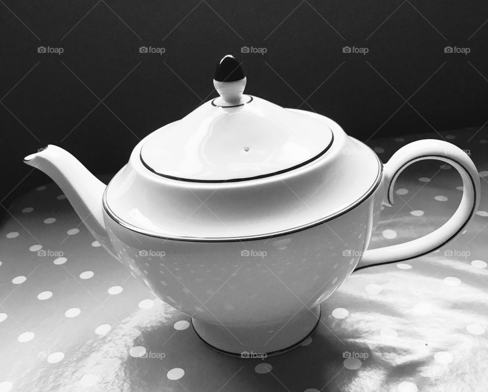 Vera Wang Tea pot