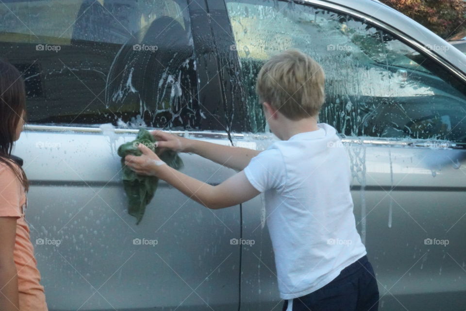 hand car washing