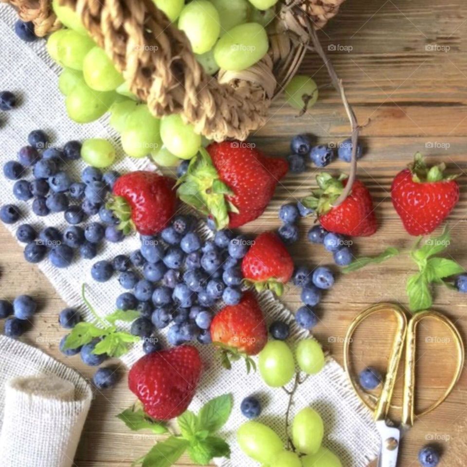 Mixed fruit flat lay.