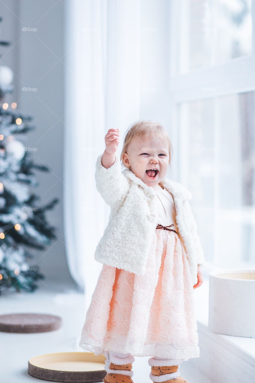 Little girl and Christmas tree 