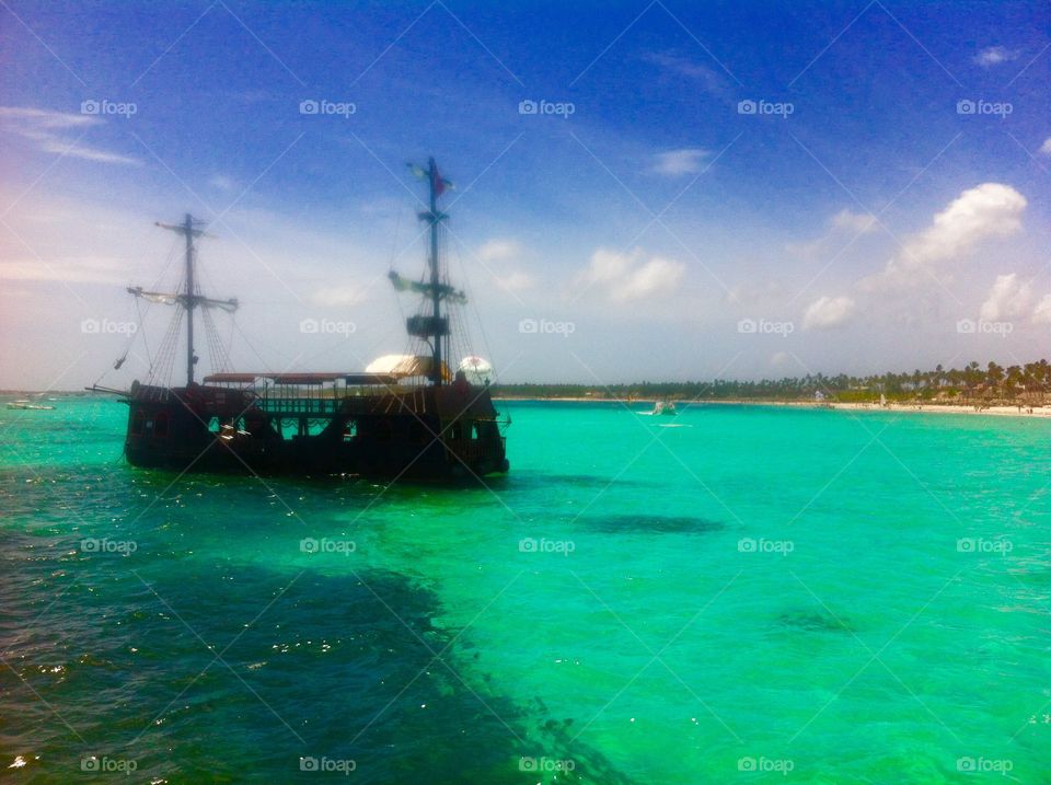 Pirate Ship. Ship sailing 