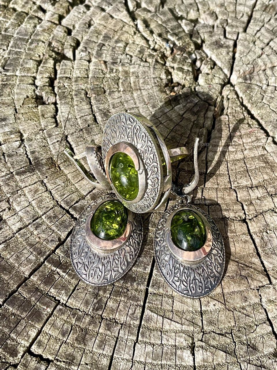 Set of silver jewellery with green stones, ring and earrings 