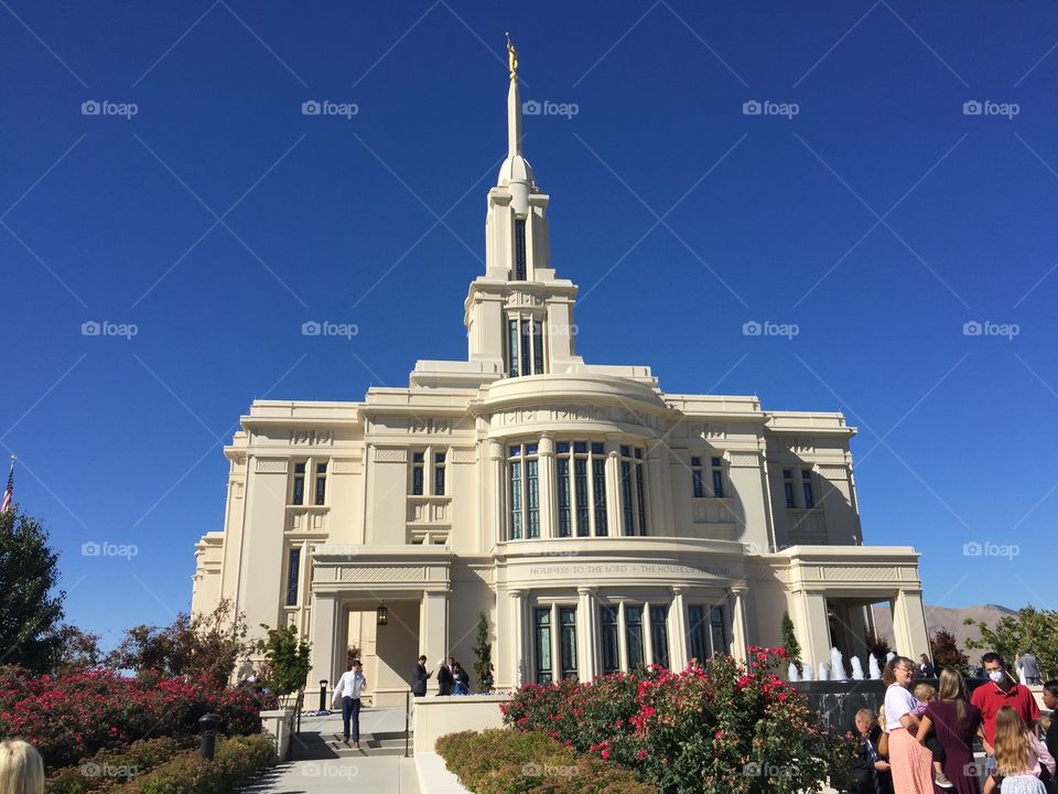 front shot of the Payson Utah LDS Temple on an absolutely gorgeous fall day