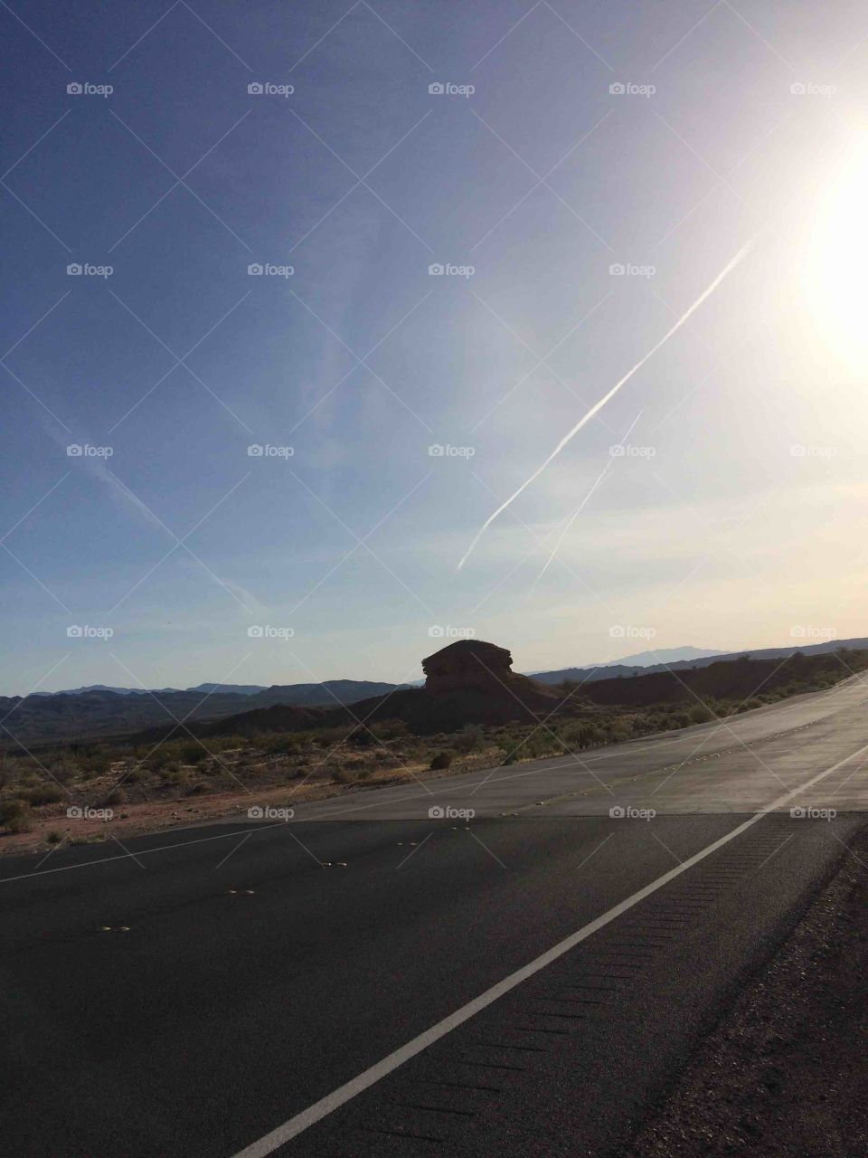 Pequeña formación montañosa de roca en el camino al Lake mead Las Vegas 