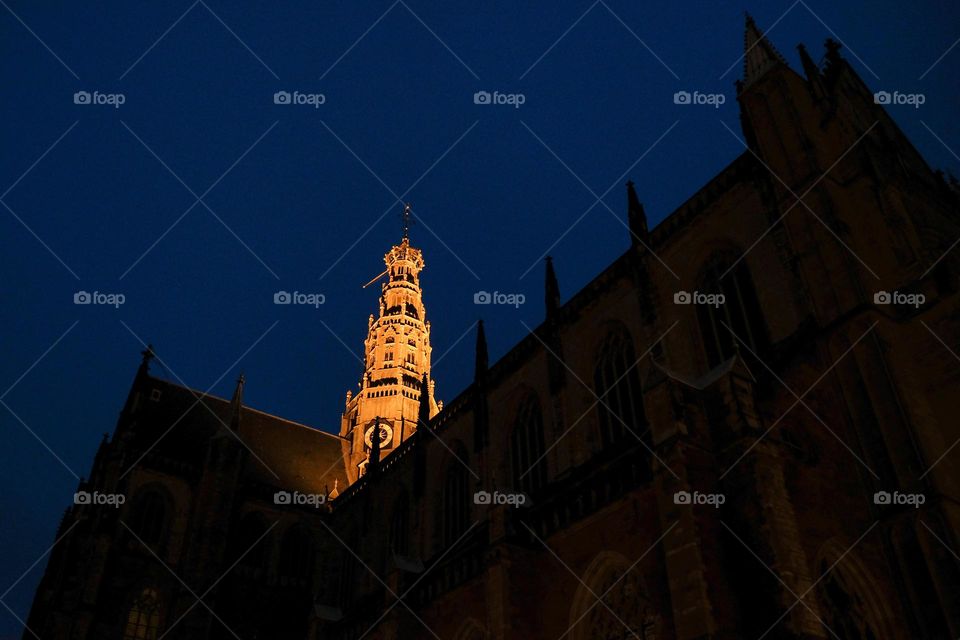 Fabulous light of the pick of the Cathedral at night.