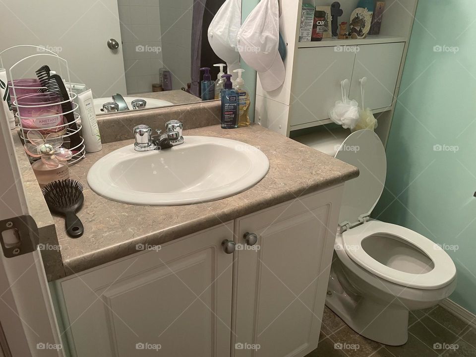 March 1/23, it was so satisfying, organizing and cleaning my bathroom, I had to take a picture of it!