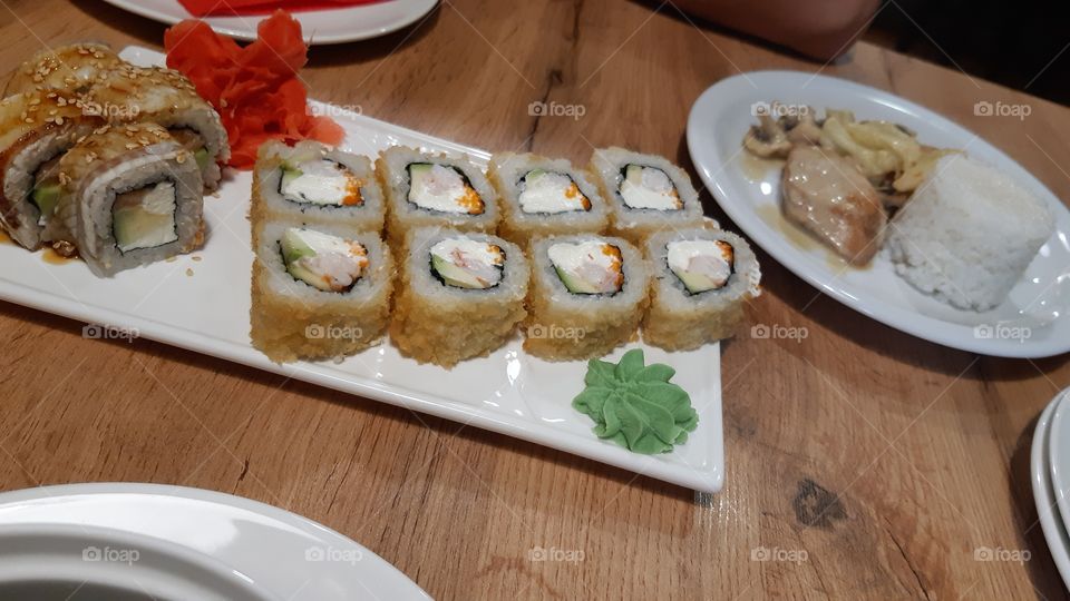 русские роллы в японском ресторане