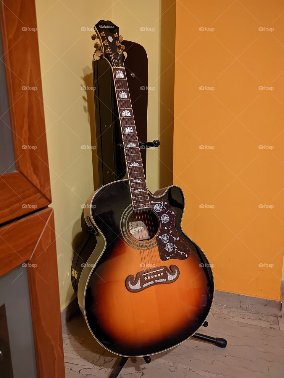 Jumbo Guitar Epiphone