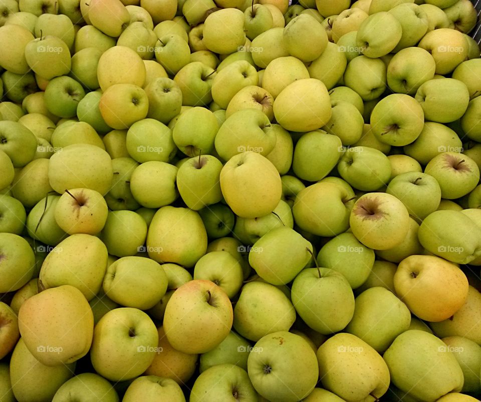 golgen yellow apples