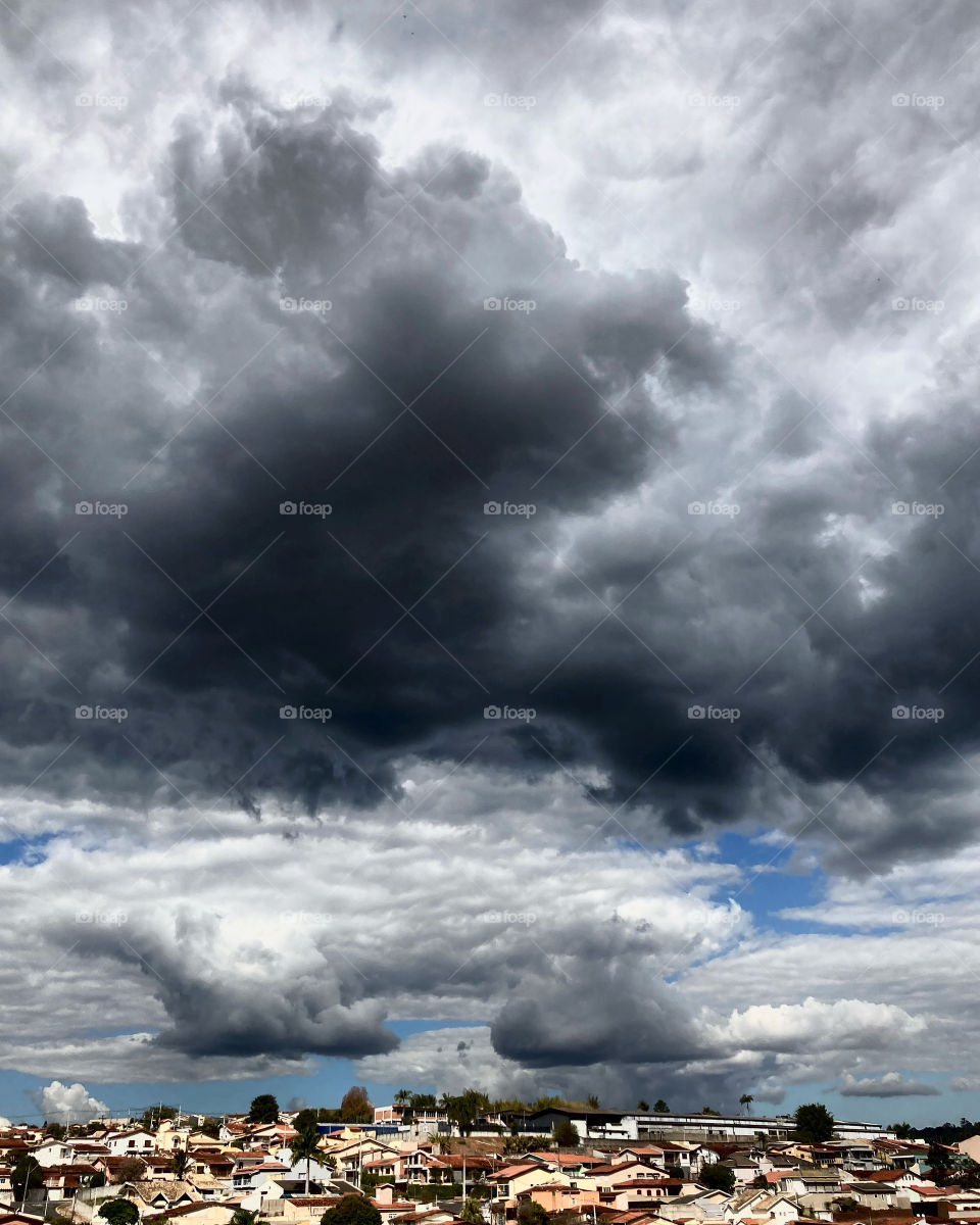 🇺🇸 Impressive clouds reaching the city of Bragança Paulista, in Brazil.  What images, friends! / 🇧🇷Nuvens impressionares chegando à cidade de Bragança Paulista, no Brasil. Que imagens, amigos!