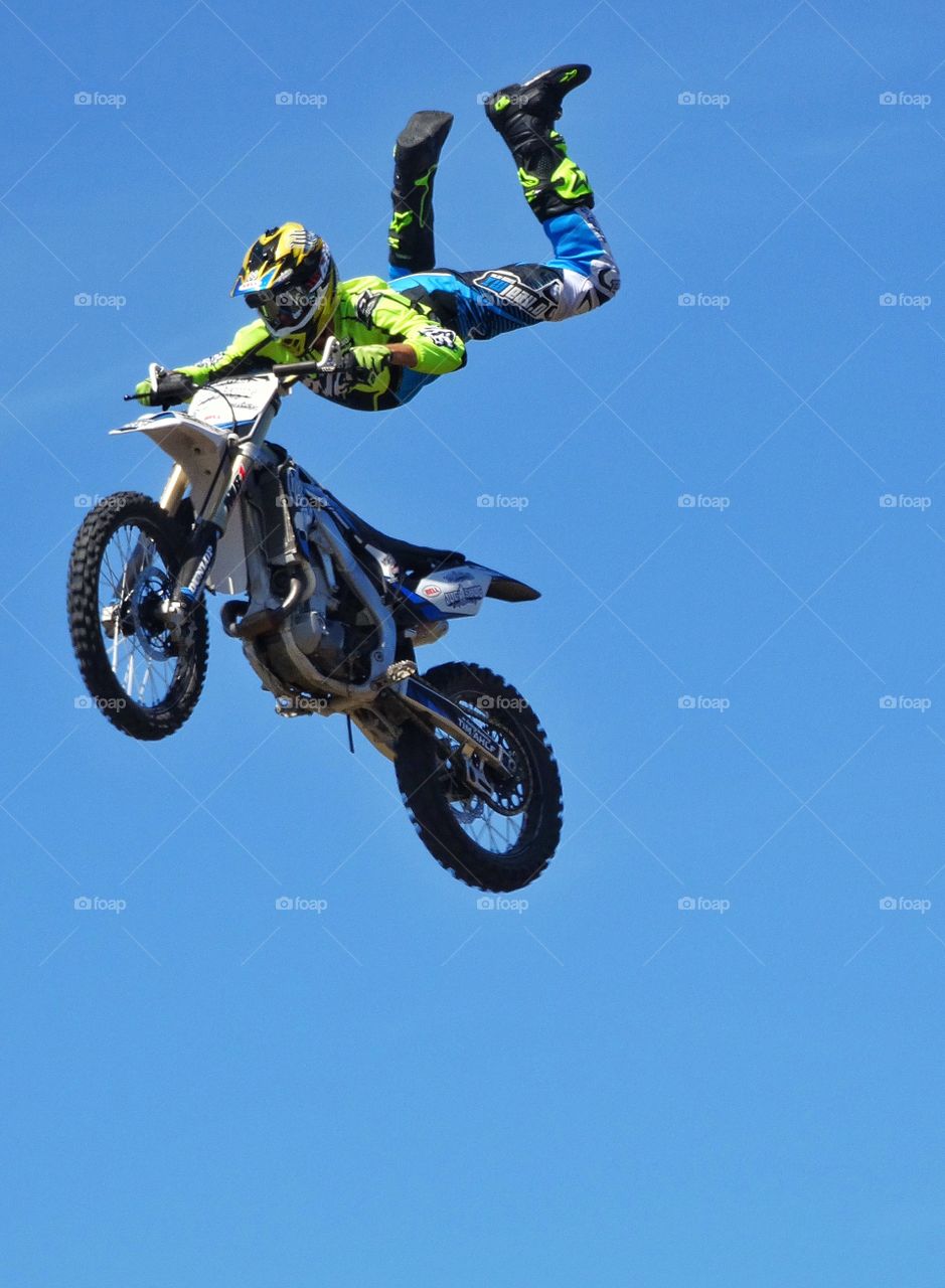 Amazing Motorcycle Stunt. Daring Motorcycle Aerial Acrobatics
