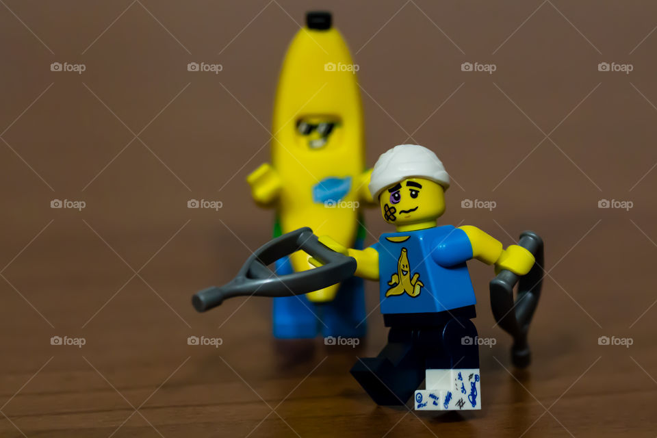 minifigures lego, un'immagine divertente di due minifigures lego