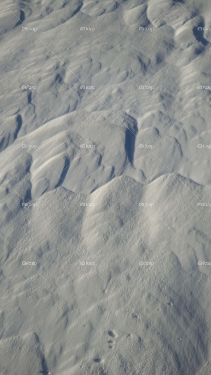 snowpattern by wind in daylight