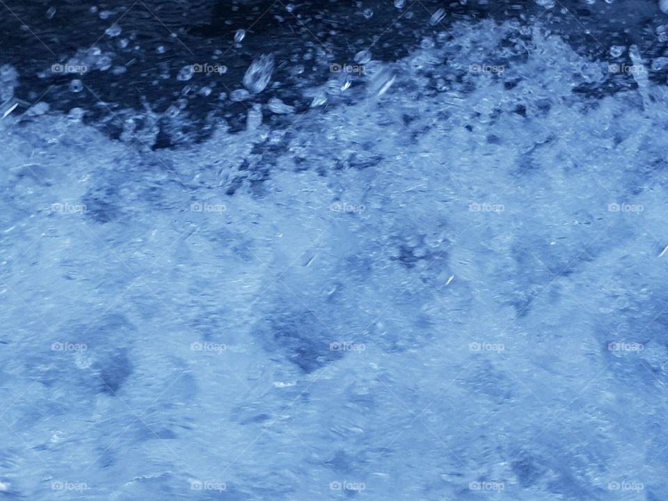 Become a special image; From the splashing water, which is created by a sailing boat.