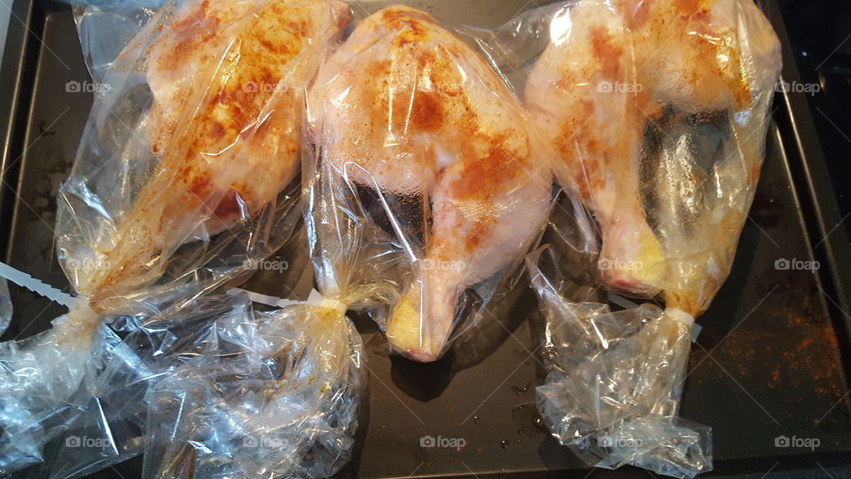 Hähnchenschenkel in Backtüte