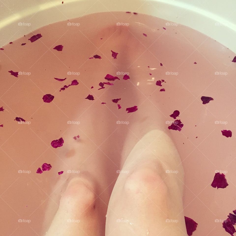 Bath with roses